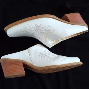 Dr Scholls White Leather Western Round Up Clogs